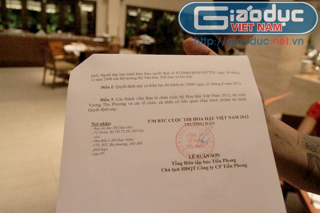 Quyết định được ông Lê Xuân Sơn, Tổng Biên tập Báo Tiền Phong, Trưởng BTC cuộc thi Hoa hậu Việt Nam ký và có hiệu lực ngay từ 15h ngày 25/8/2012.
